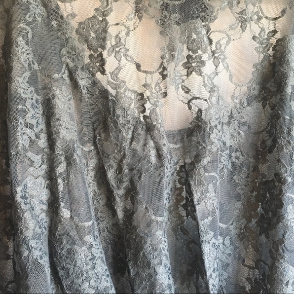 Jenna and Jessie Gray Lace Top Size Small - Picture 4 of 4